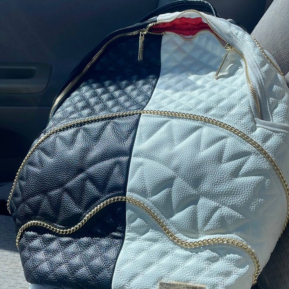 Spray ground back pack chain design